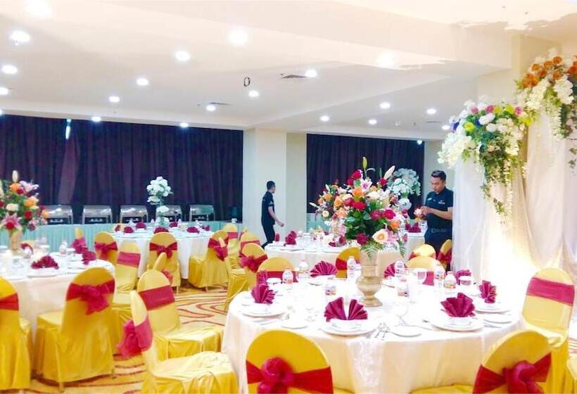 Travellers Hotel Phinisi