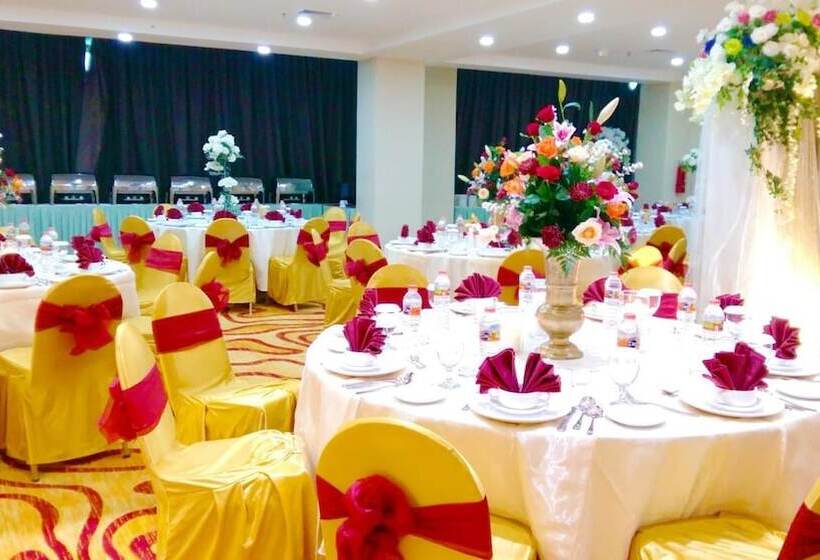 Travellers Hotel Phinisi