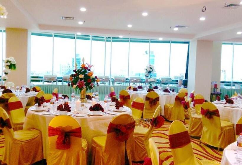 Travellers Hotel Phinisi