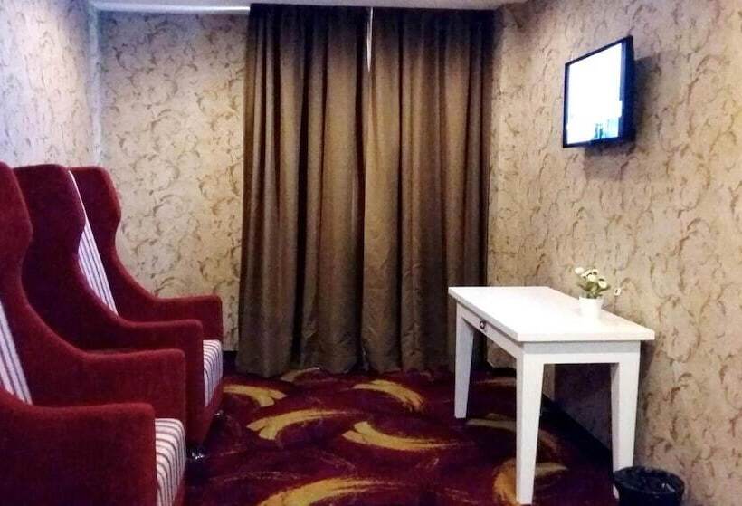 Travellers Hotel Phinisi