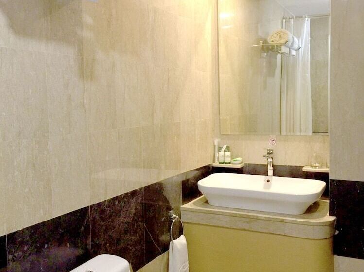 Travellers Hotel Phinisi