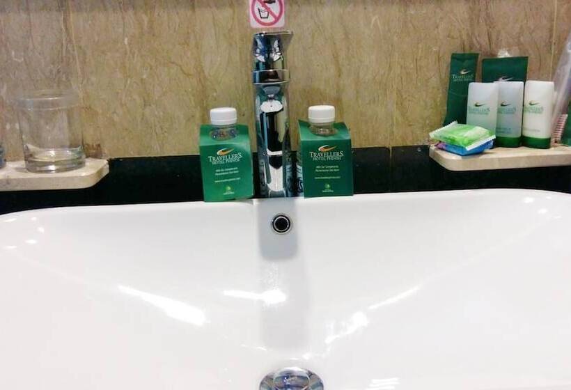 Travellers Hotel Phinisi