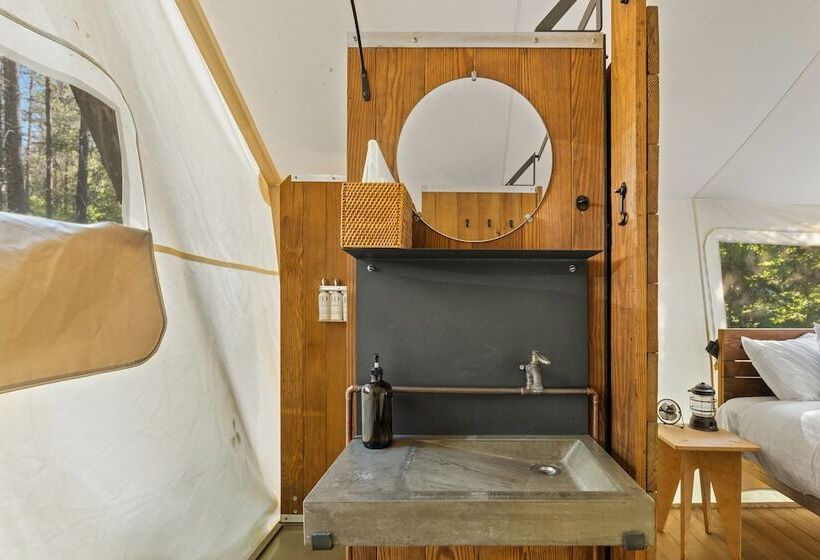 فندق Under Canvas Glacier