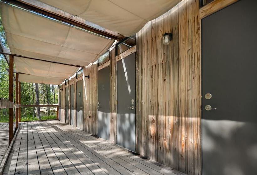 فندق Under Canvas Glacier