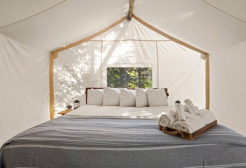 فندق Under Canvas Glacier