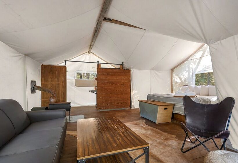 فندق Under Canvas Glacier