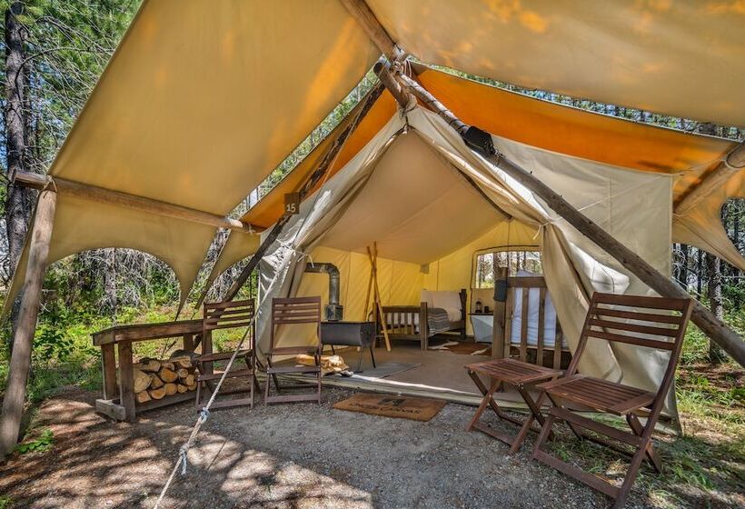 فندق Under Canvas Glacier