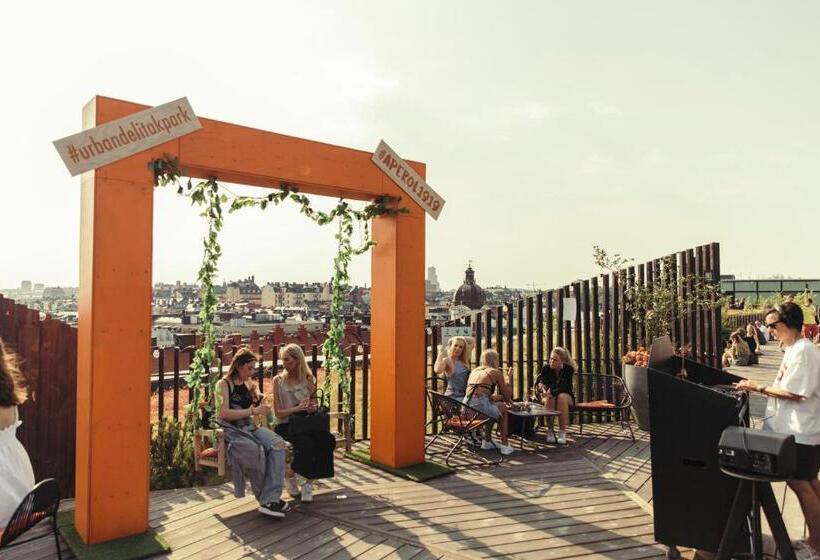 호텔 With Urban Deli