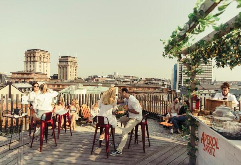 호텔 With Urban Deli