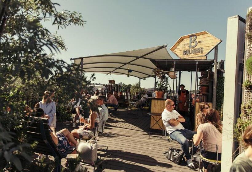 호텔 With Urban Deli