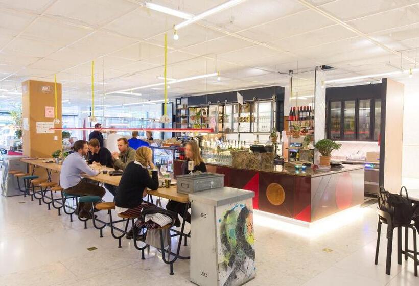 호텔 With Urban Deli