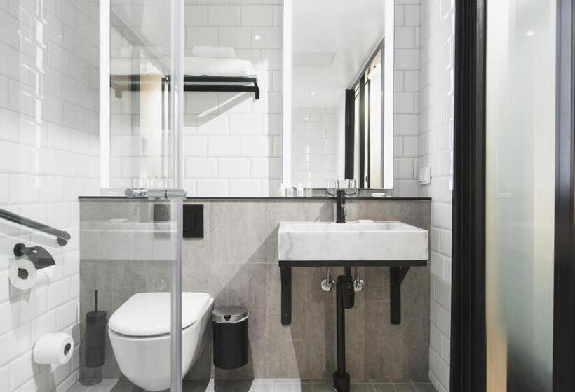 호텔 With Urban Deli