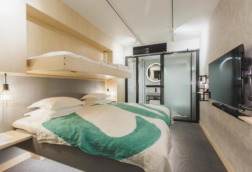 호텔 With Urban Deli