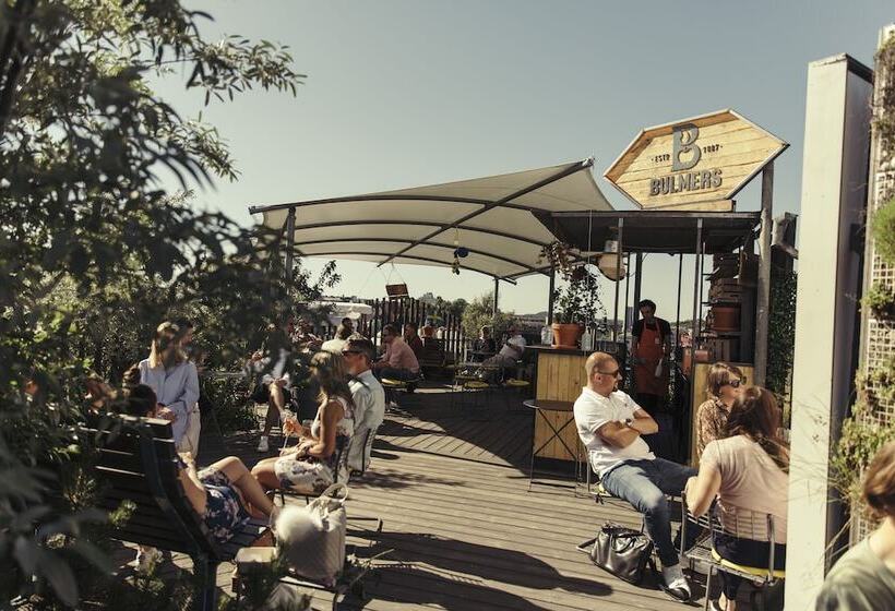 호텔 With Urban Deli