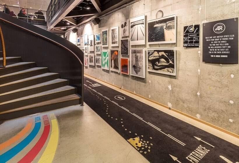 호텔 With Urban Deli