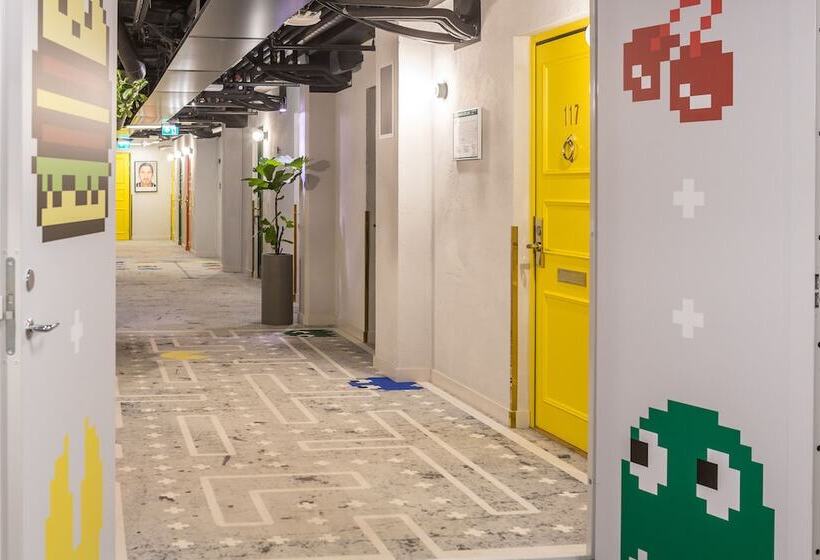 호텔 With Urban Deli