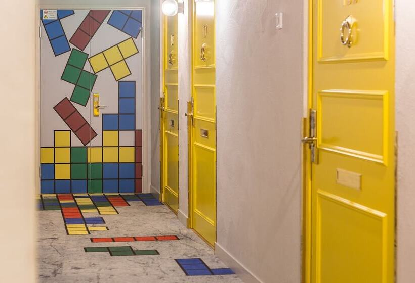 호텔 With Urban Deli