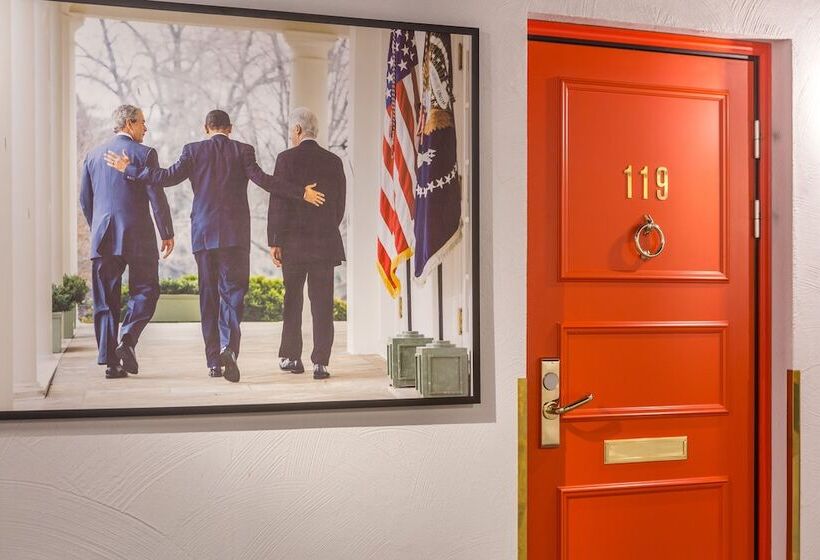 호텔 With Urban Deli