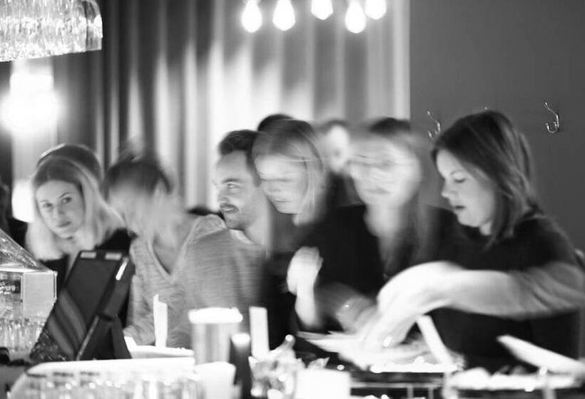 호텔 With Urban Deli