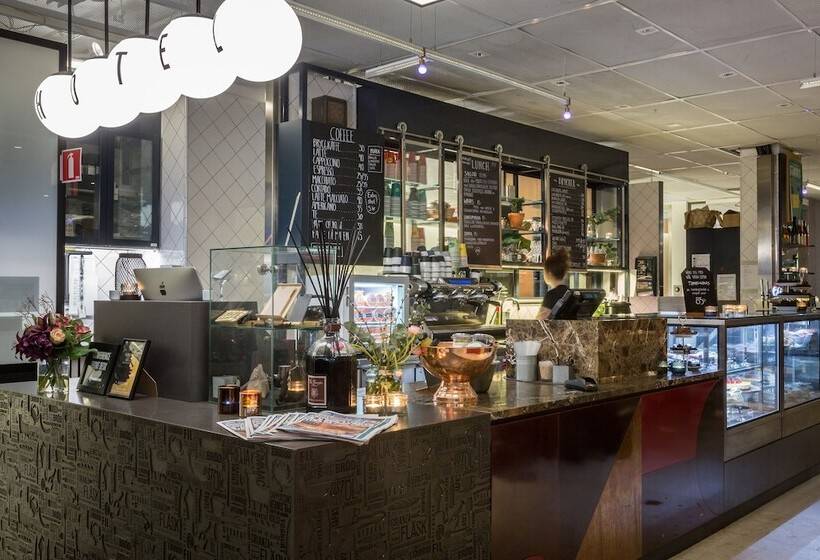 호텔 With Urban Deli