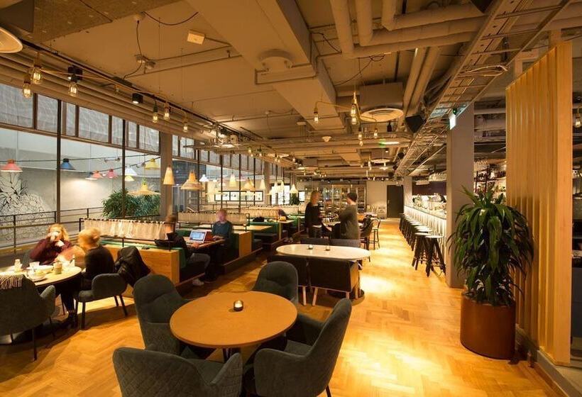 호텔 With Urban Deli