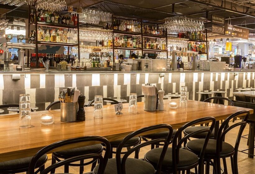 호텔 With Urban Deli