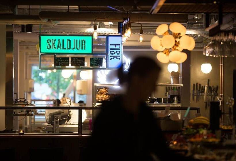 호텔 With Urban Deli