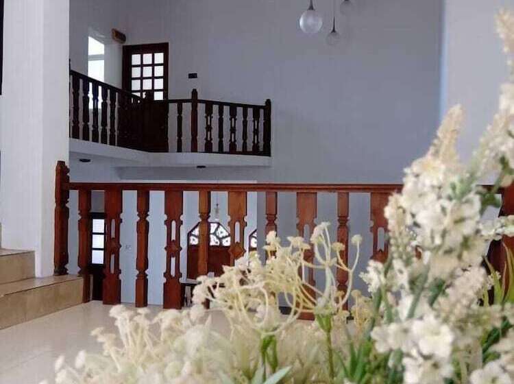 Kandy Walkers Hostel