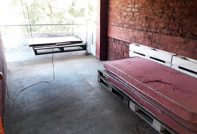 Kandy Walkers Hostel