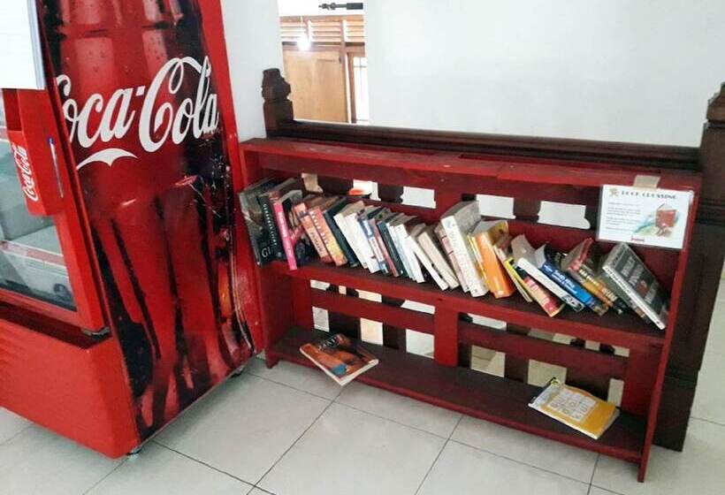 Kandy Walkers Hostel