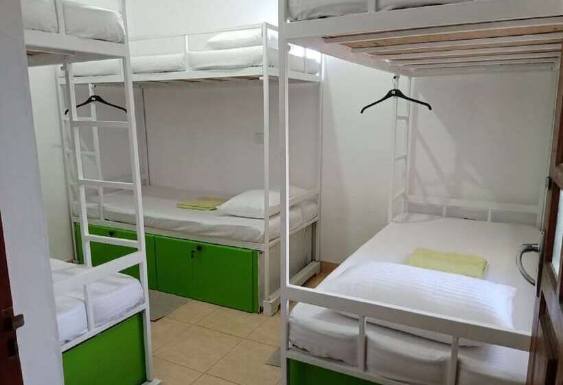 Kandy Walkers Hostel