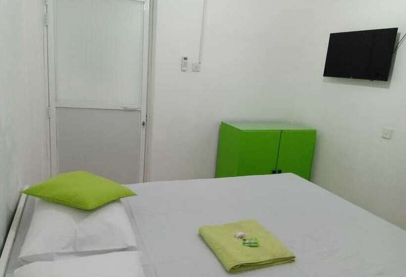 Kandy Walkers Hostel