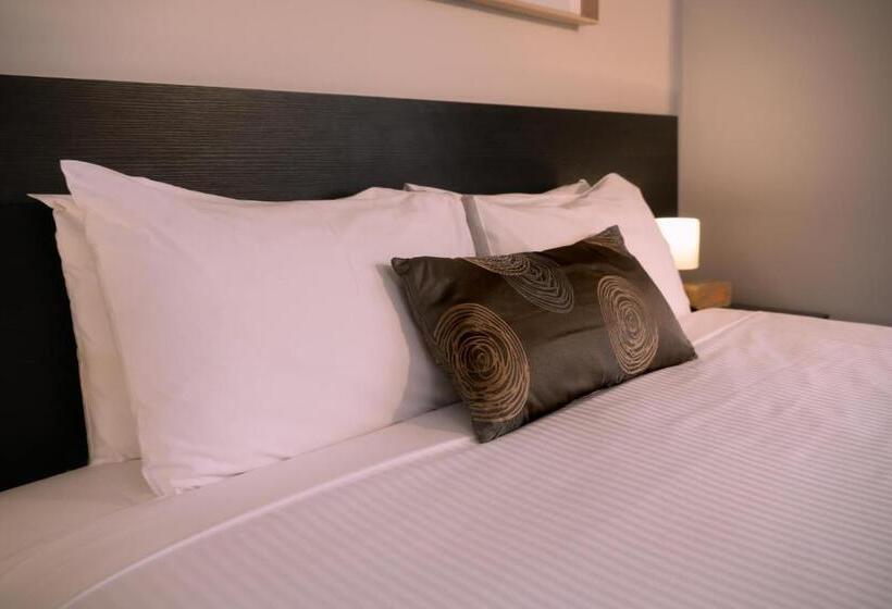 فندق على الطريق Boathouse Resort Studios And Suites