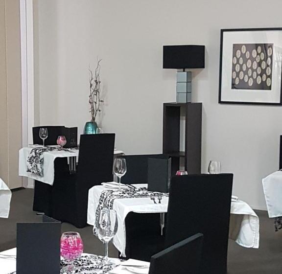 מוטל Capella Coach Inn