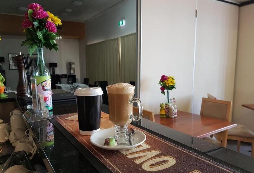 מוטל Capella Coach Inn