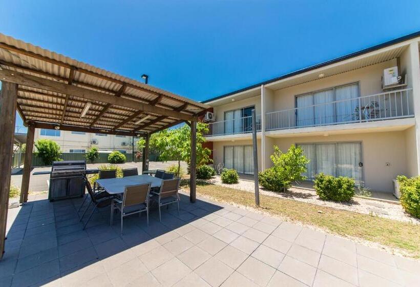 מוטל Capella Coach Inn