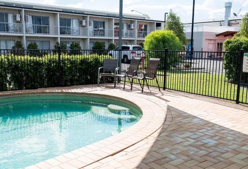 מוטל Capella Coach Inn