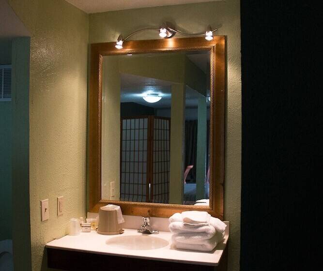 فندق على الطريق Cocomo Inn And Suites