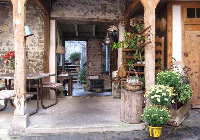 پانسیون A L Ecole Buissonnière