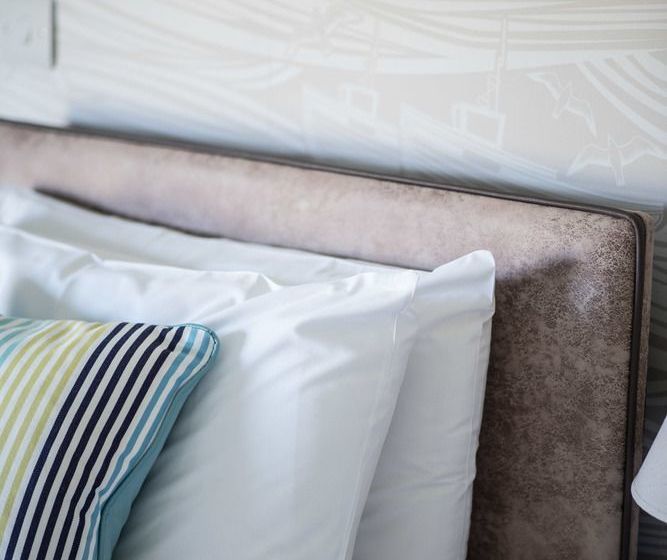 Пансион Freshwater Bay House