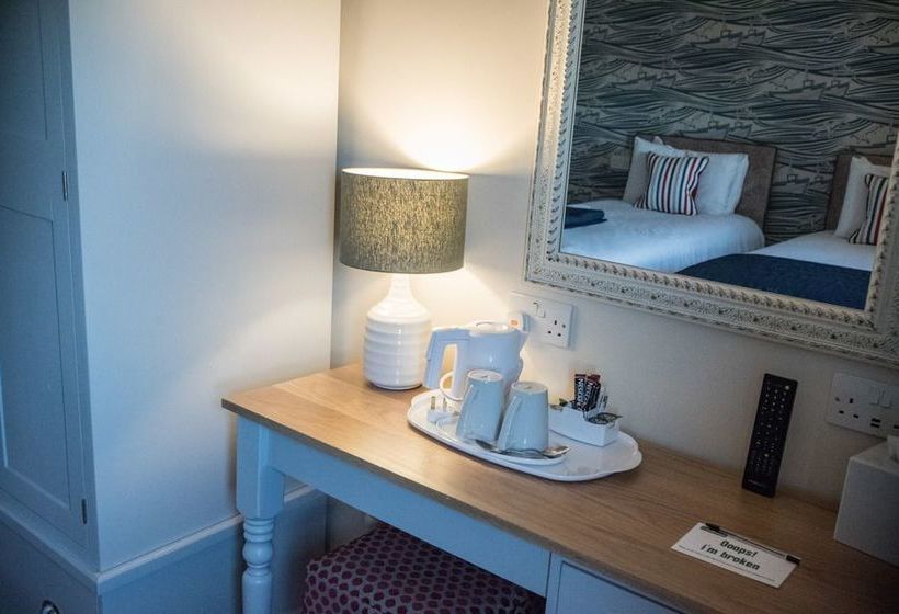 Пансион Freshwater Bay House