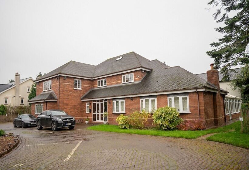 Пансион Oakcroft Guesthouse Manchester Airport