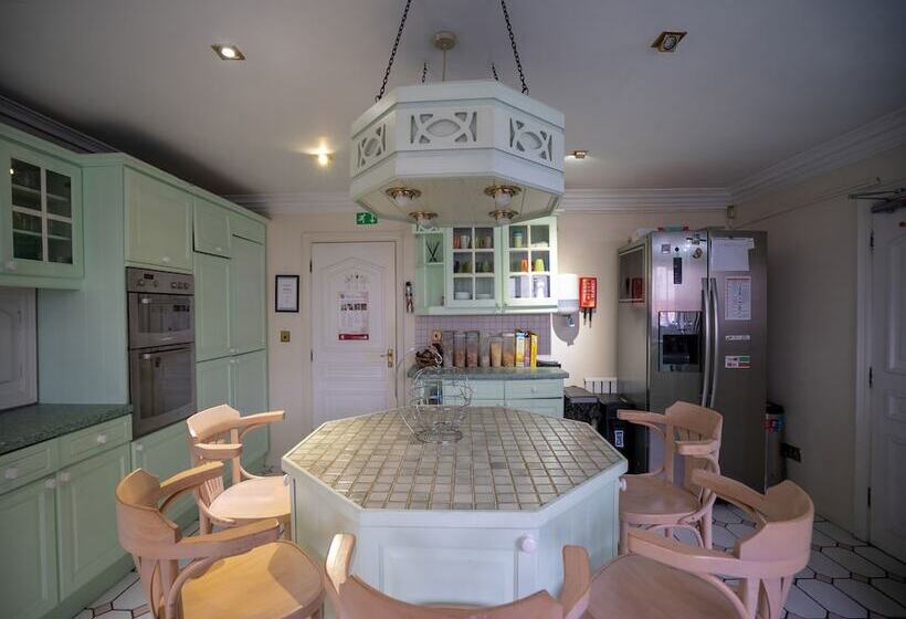 Пансион Oakcroft Guesthouse Manchester Airport