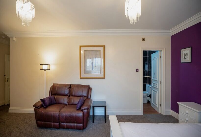 Пансион Oakcroft Guesthouse Manchester Airport