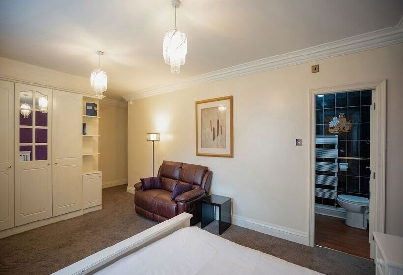 Пансион Oakcroft Guesthouse Manchester Airport