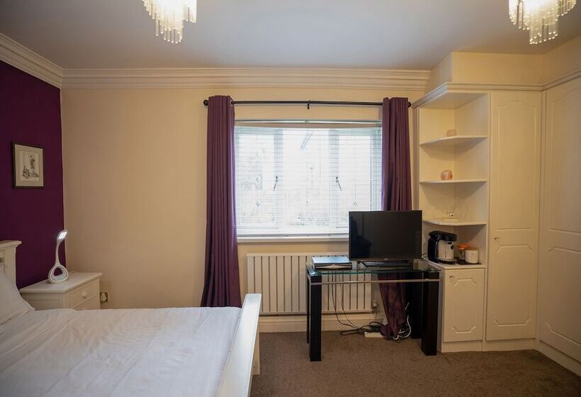 Пансион Oakcroft Guesthouse Manchester Airport