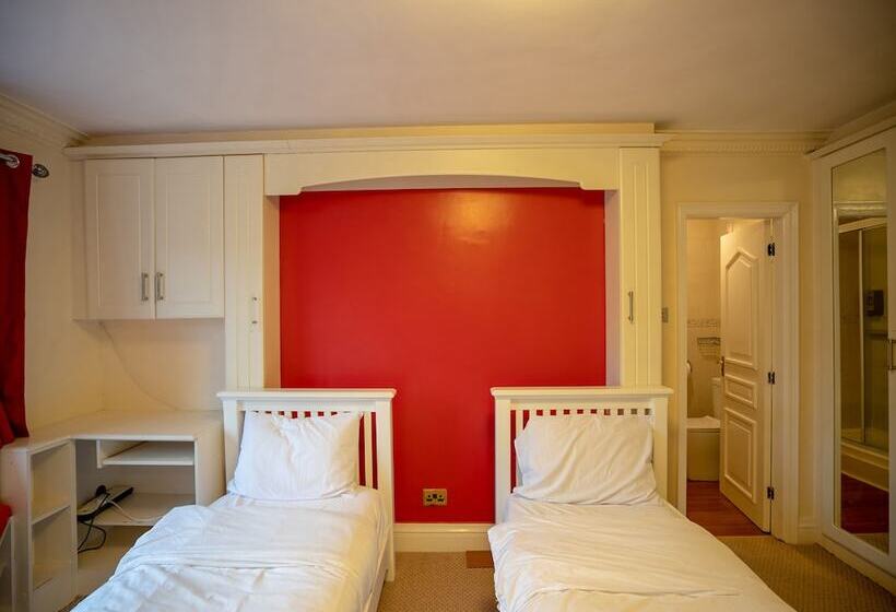 Пансион Oakcroft Guesthouse Manchester Airport