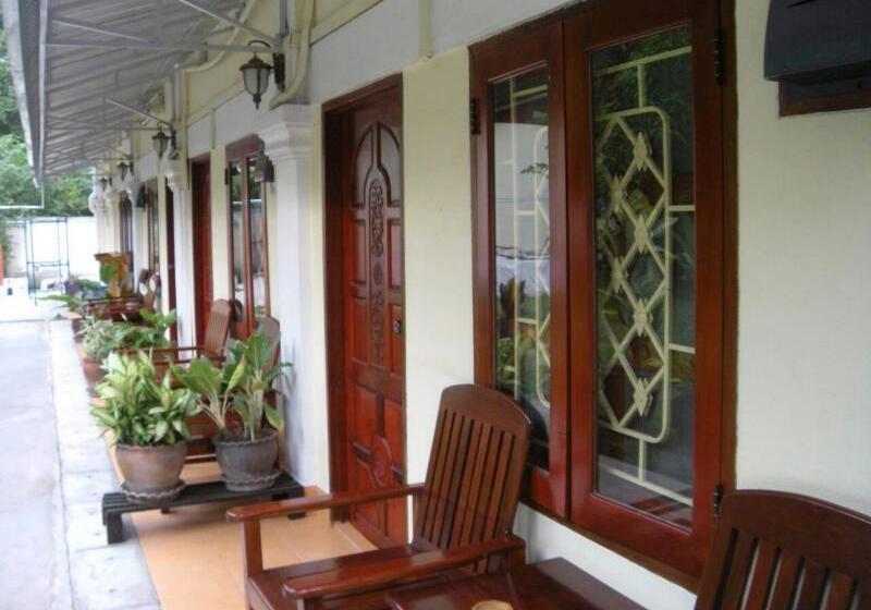 Пансион Phone Praseuth Guesthouse