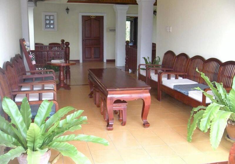 Пансион Phone Praseuth Guesthouse