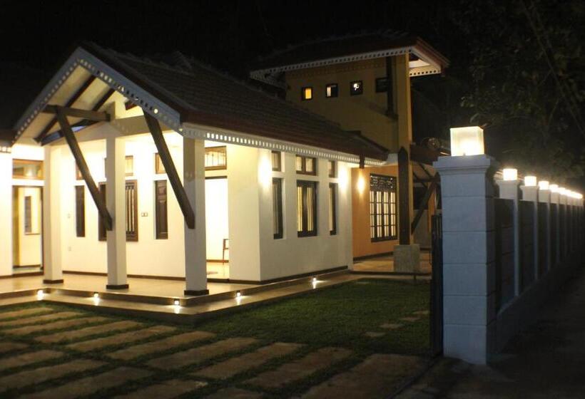 Пансион Adara Negombo